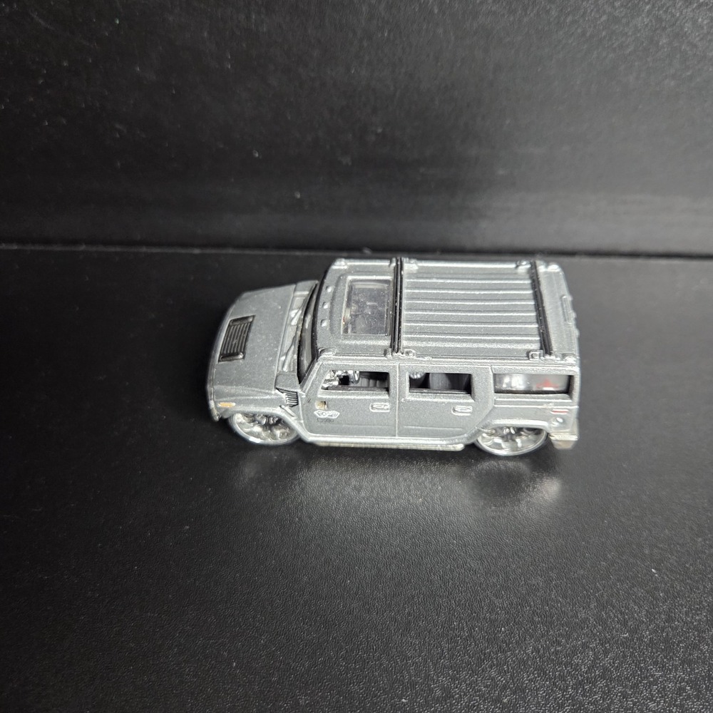 Maisto Hummer H2 SUV Diecast Silver 1:64 Scale Mini Truck Collectible